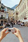 Person unter Foto, Amalfi, Italien