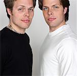 Portrait de deux frères jumeaux