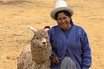 Porträt Frau mit Llama, Sacsayhuaman, Peru