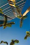 Vue d'angle faible d'un gratte-ciel, Miami, Floride, USA