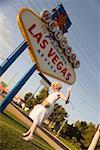 Portrait d'une femme adulte milieu vêtu d'un costume, Las Vegas, Nevada, USA