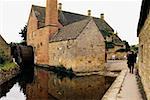 Vue latérale d'un vieux moulin, Bourton on the water, Angleterre