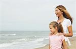 Portrait de la mère et la fille à la plage