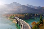 Brücke über den See Sylvenstein, Bayern, Deutschland