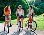 Trois jeunes femmes cyclisme, Bermudes