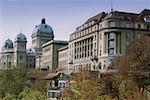 Flachwinkelansicht eines Gebäudes, Hotel Bellevue Palace, Bern, Kanton Bern