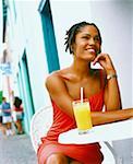 Nahaufnahme einer jungen Frau sitzen und Lächeln, Bermuda