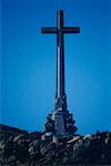 Vue d'angle faible d'une croix, Monumento Nacional de Santa Cruz del Valle de los Caidos, Madrid, Espagne