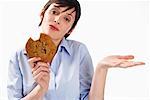 Femme mangeant Cookie