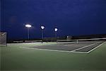 Court de tennis dans la nuit