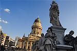 Statues et Deutscher Dom, Gendarmenmarkt, Berlin, Allemagne