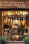 Smoked Meat en magasin, fenêtre, Sienne, Toscane, Italie