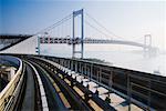 Pont de l'arc-en-ciel depuis le Monorail Yurikamome, Tokyo, Japon