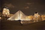 Louvre bei Nacht, Paris, Frankreich