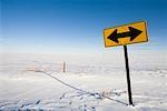 Panneau de signalisation en hiver, Watkins, Colorado, USA