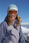 Portrait de femme en haut de la pente de Ski, Whistler, Colombie-Britannique, Canada