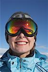 Femme portant des lunettes de Ski
