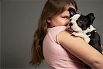 Portrait de la fille avec un chien