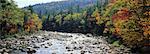 Rivière et les montagnes en automne, New Hampshire