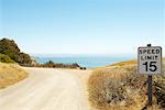 Signe de limite de vitesse, côte de Mendocino, en Californie, USA