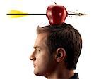 Homme à la pomme sur la tête