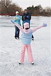 Eltern beobachten Tochter Skate