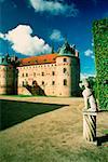 Statue dans la Cour d'un château, château d'Egeskov, comté de Funen, Danemark