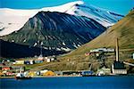 Boote am Hafen, Spitzbergen, Svalbard-Inseln, Norwegen angedockt