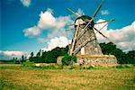 Vue d'angle faible d'un moulin à vent, comté de Funen, Danemark