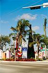Palmiers avec un tableau d'information, Miami, Floride, USA