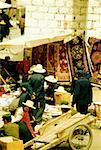 Groupe de personnes dans un marché, Lhassa, Tibet, Chine