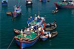 Pêche bateaux, rivière Cai, mer de Chine méridionale, Nha Trang, Viêt Nam