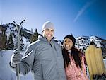 Portrait d'un jeune couple de ski