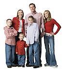 Porträt einer Mitte adult Couple standing mit ihren vier Kindern
