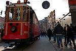 Straßenbahn in Independence Avenue, Taksim-Platz, Istanbul, Türkei