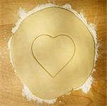 Pâte à biscuits coupés en forme de coeur