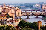 Arno und Stadt von Piazza Michelangelo, Florenz, Italien