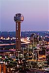 Dallas Skyline an der Dämmerung, Texas, USA