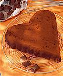 Gâteau au chocolat en forme de coeur moite