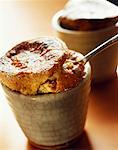 Kaffee-Soufflé mit Makronen