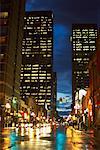 Rue Yonge au crépuscule, Toronto, Ontario, Canada