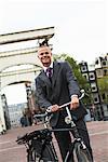 Homme d'affaires avec la bicyclette, Amsterdam, Pays-Bas