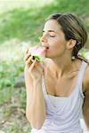 Frau Essen Stück Wassermelone