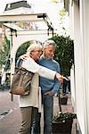 Couple lèche-vitrine, Amsterdam, Pays-Bas