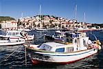 Boote im Hafen, die Stadt Hvar, Hvar, Kroatien