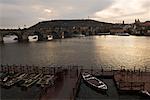 Sunset Over Charles Bridge et la rivière Vltava, Prague, République tchèque