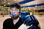 Portrait d'un joueur de hockey sur glace de la patinoire