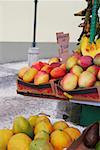 Gros plan des fruits à un étal de marché