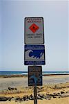 Schilder auf dem Strand, Pinones Beach, Puerto Rico