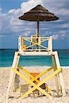 Rettungsschwimmer-Hütte am Strand, Cable Beach, Nassau, Bahamas